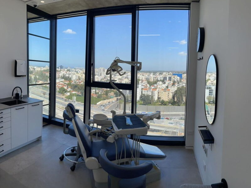 מרפאת שיניים — נוף פנורמי לעיר — תמונה 5 — עמיאל