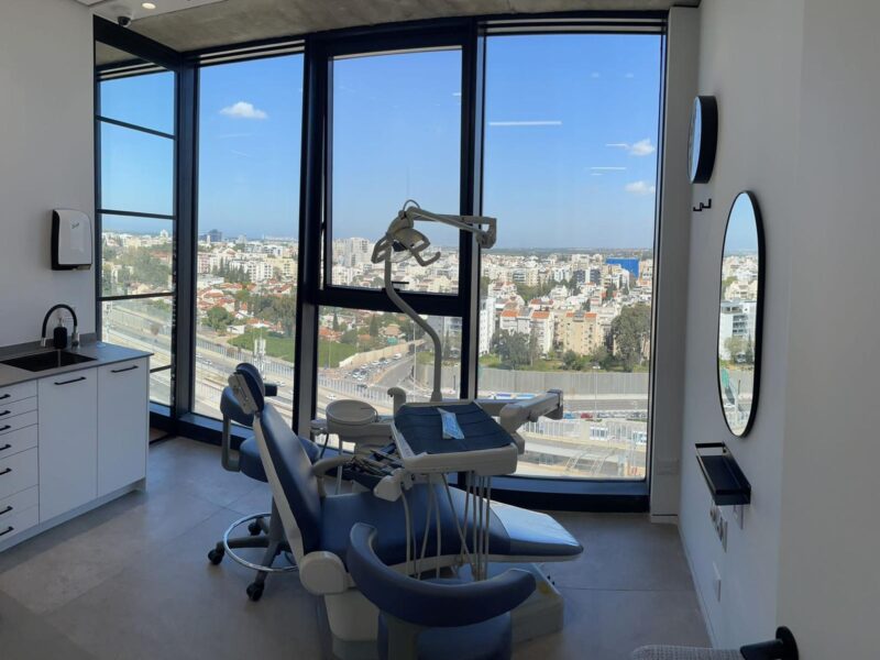 מרפאת שיניים — נוף פנורמי לעיר — תמונה 9 — עמיאל